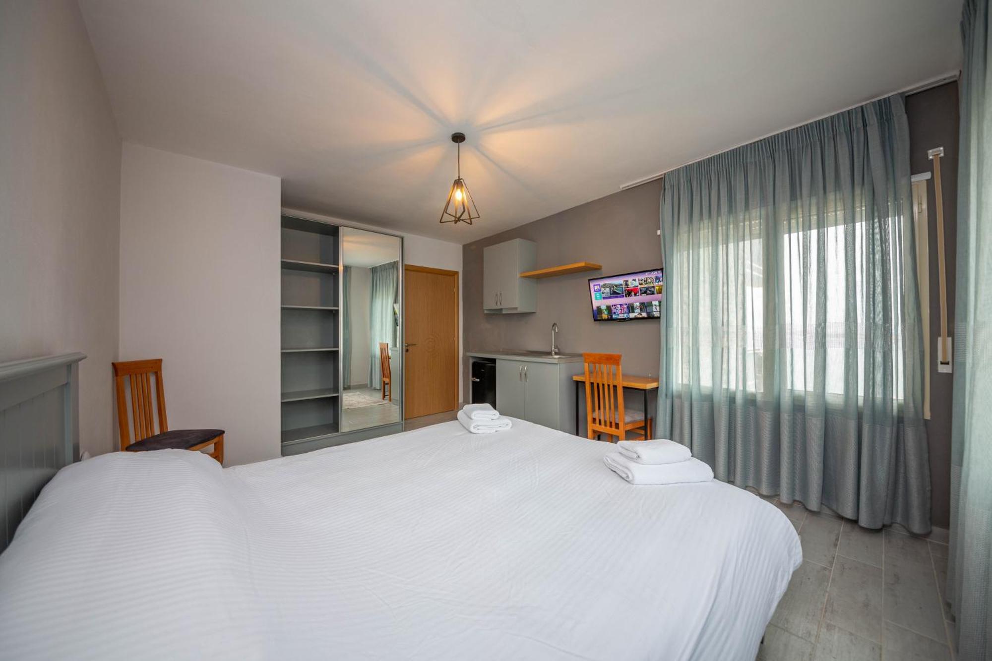 Aerial Hotel & Spa Vlorë Exteriör bild