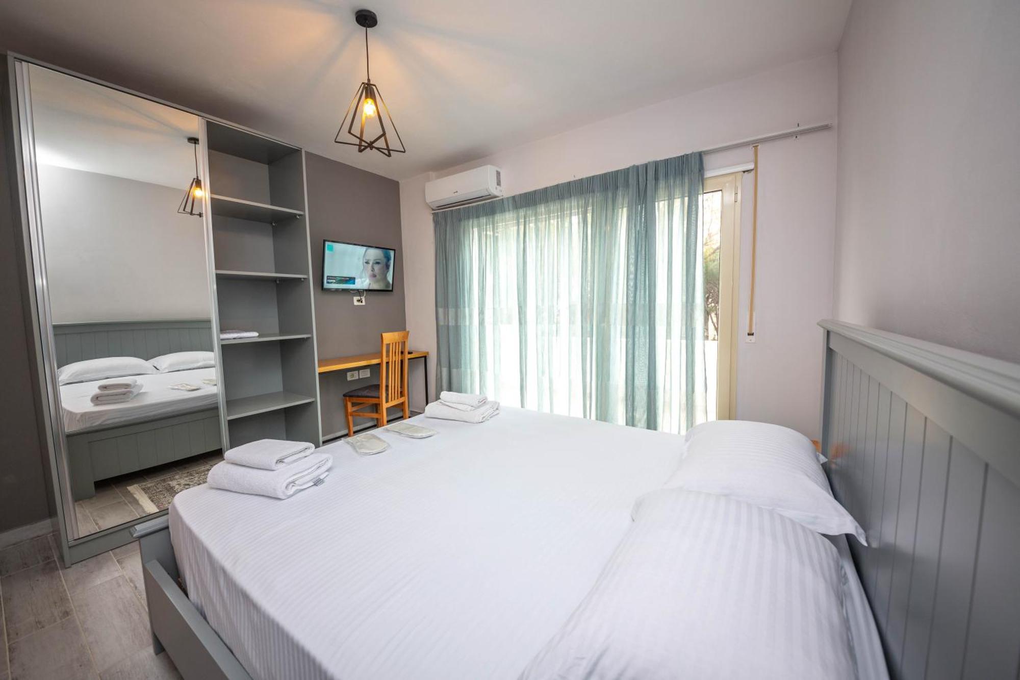 Aerial Hotel & Spa Vlorë Exteriör bild